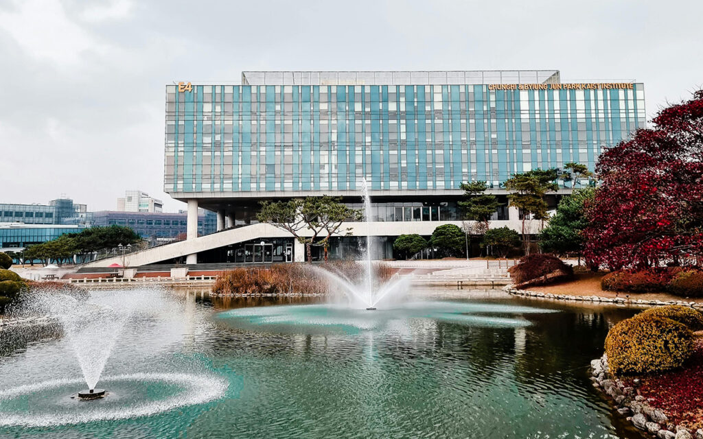 What are the most important parts of a music fountain?