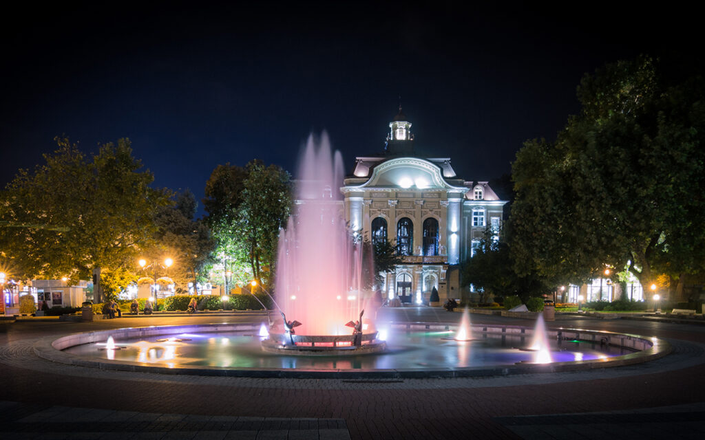 What does a fountain consist of?