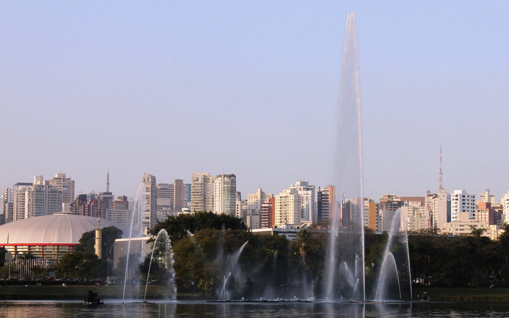 Who installs fountains?