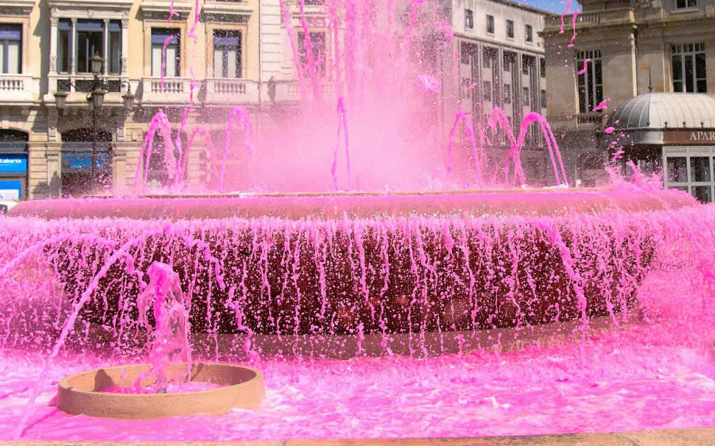 What are the common malfunctions in a dancing fountain show?