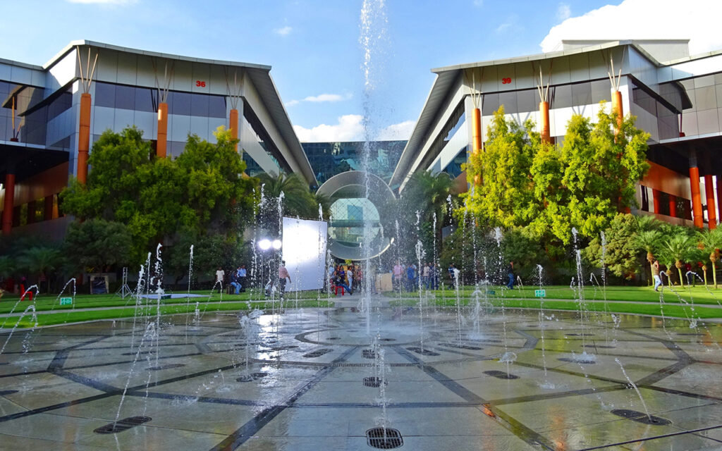 How long does the Bellagio fountain show last?