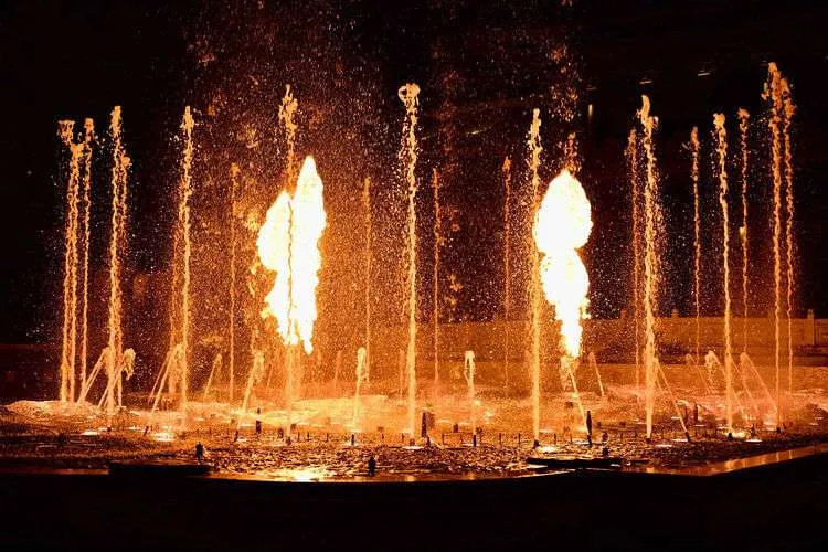 How long does the Dubai Fountain show last?
