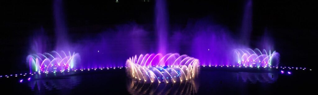 Shows de fontes de água musicais no Vietnã Espectáculos musicales con fuentes de agua en Vietnam