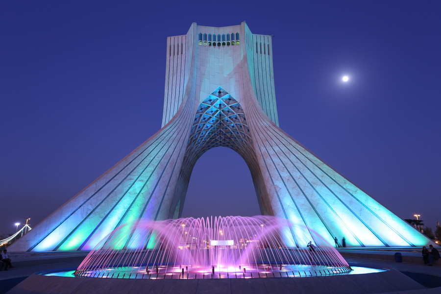 Which is the largest fountain in Iran?